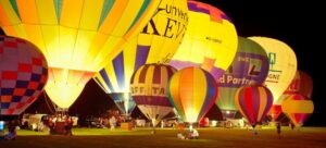 Hot air ballon rides, one of the best activities in Paradise for outdoor enthusiasts