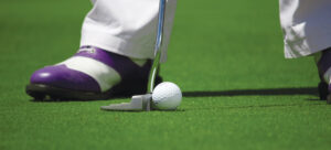 A man playing golf in Las Vegas in one of the best locations in Las Vegas for active seniors